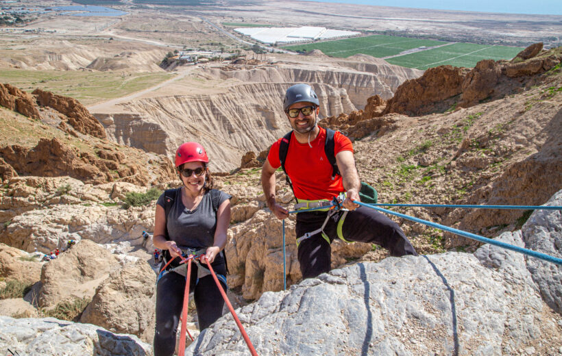 13.12.25 - סנפלינג בנחל קומראן – הרפתקה בין מצוקים ומגילות עתיקות