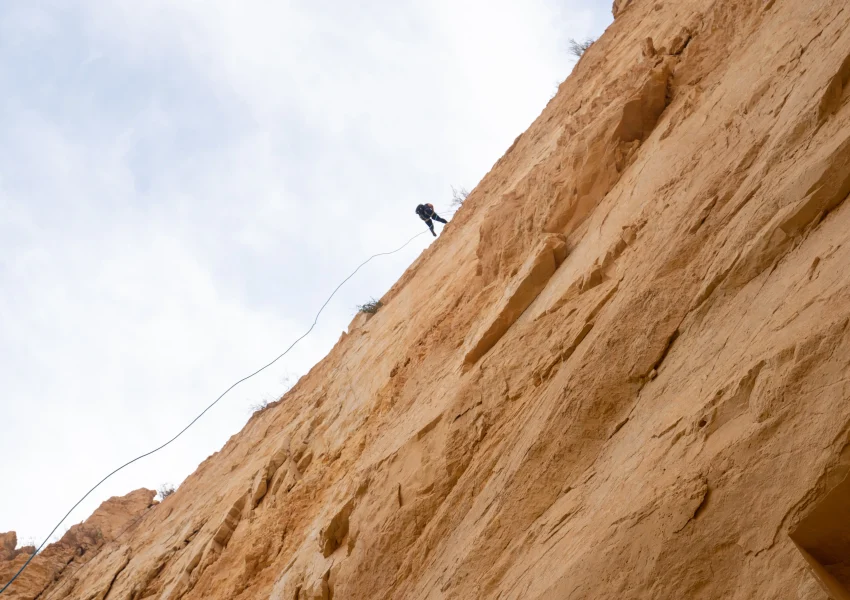 טיול סנפלינג בנחל בן יאיר סנפלינג למתקדמים טיול סנפלינג במדבר יהודה
