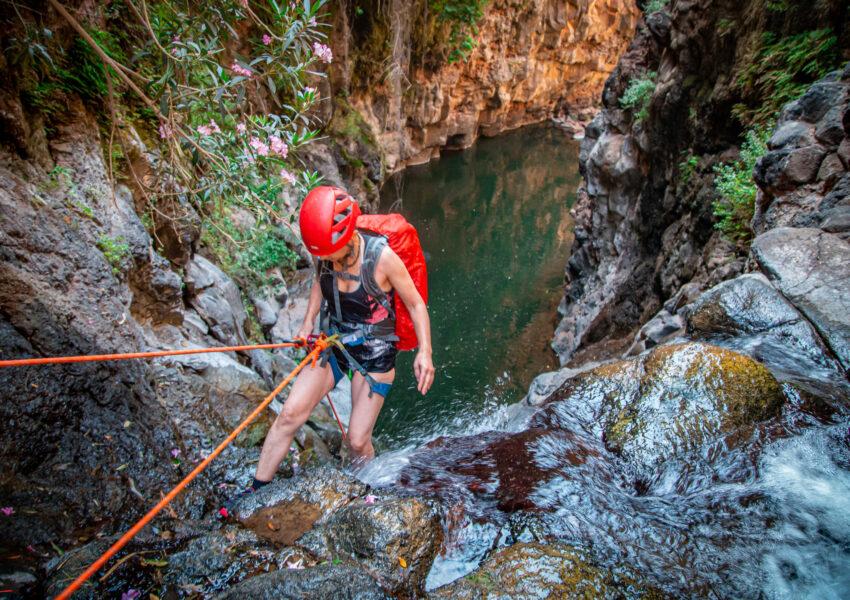 סנפלינג בנקיק השחור טיולי אתגר סנפלינג בגולן