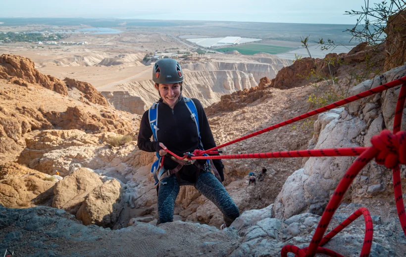 12.12.25 - סנפלינג בנחל קומראן – הרפתקה בין מצוקים ומגילות עתיקות