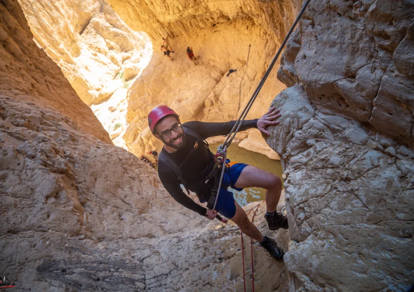 סנפלינג בנחל רחף סנפלינג מים במדבר טיול סנפלינג רטוב